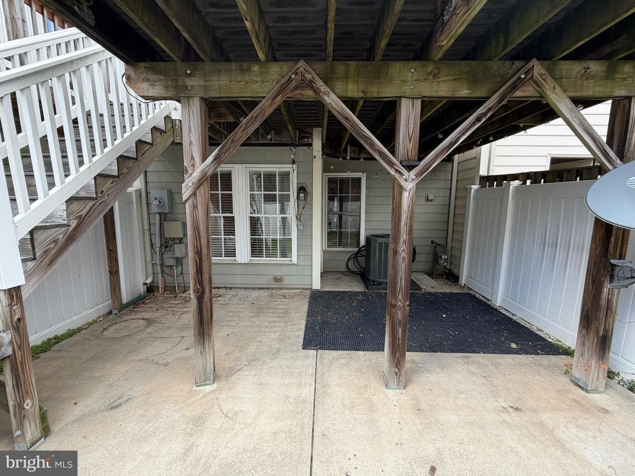 1018 Hotchkiss Pl - Photo 3 of 17