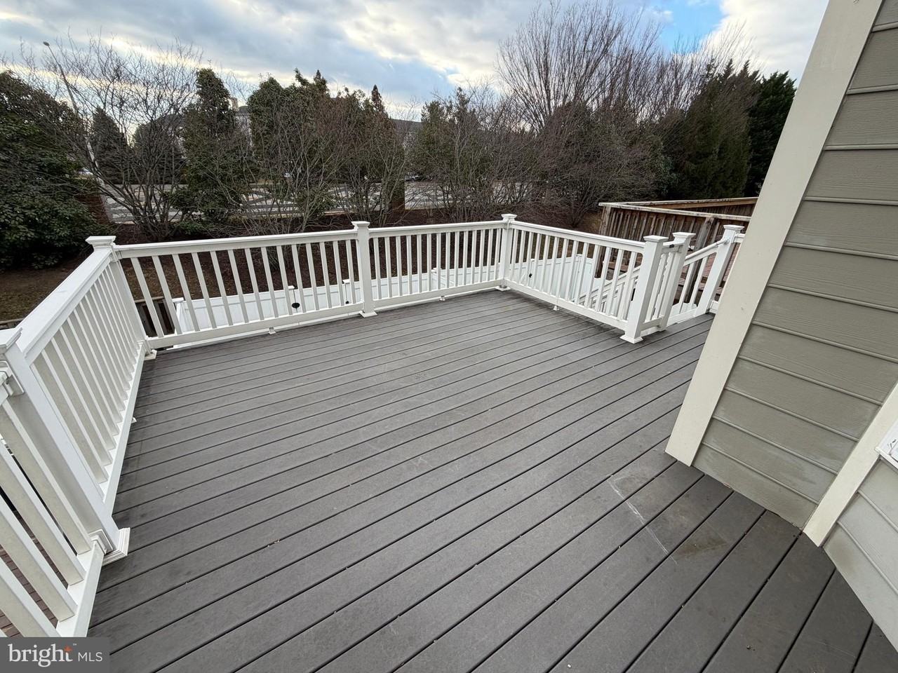 1018 Hotchkiss Pl - Photo 4 of 17