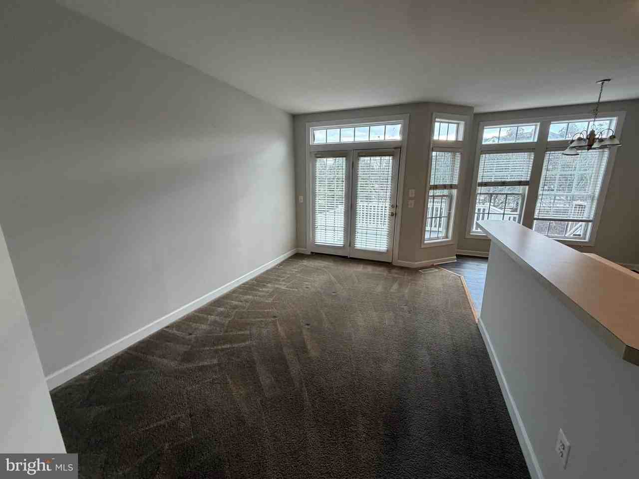 1018 Hotchkiss Pl - Photo 6 of 17