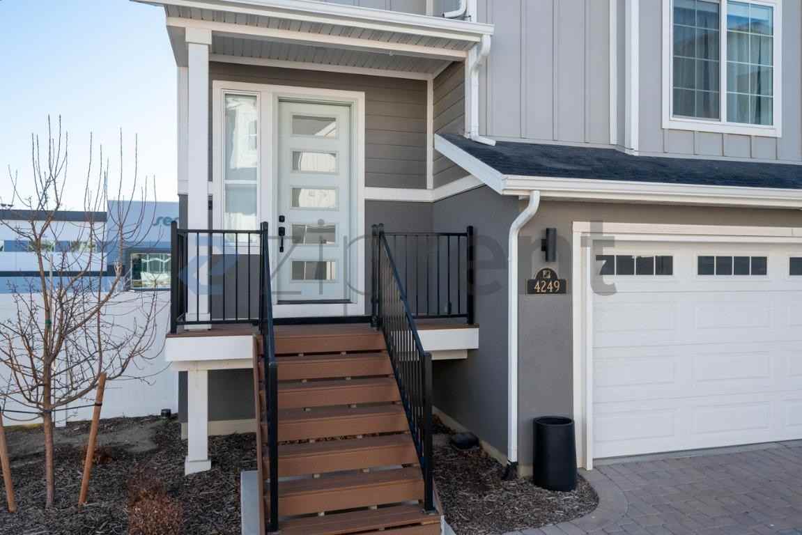 4249 W Bromwell Ct - Photo 4 of 32