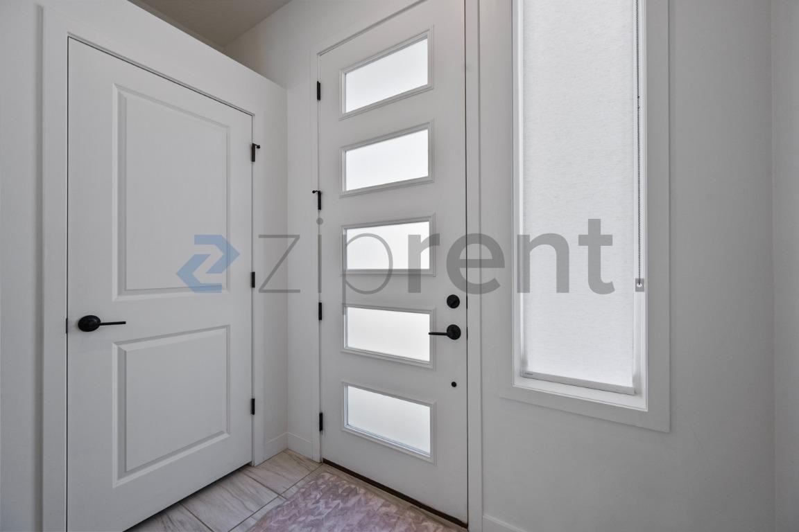 4249 W Bromwell Ct - Photo 5 of 32