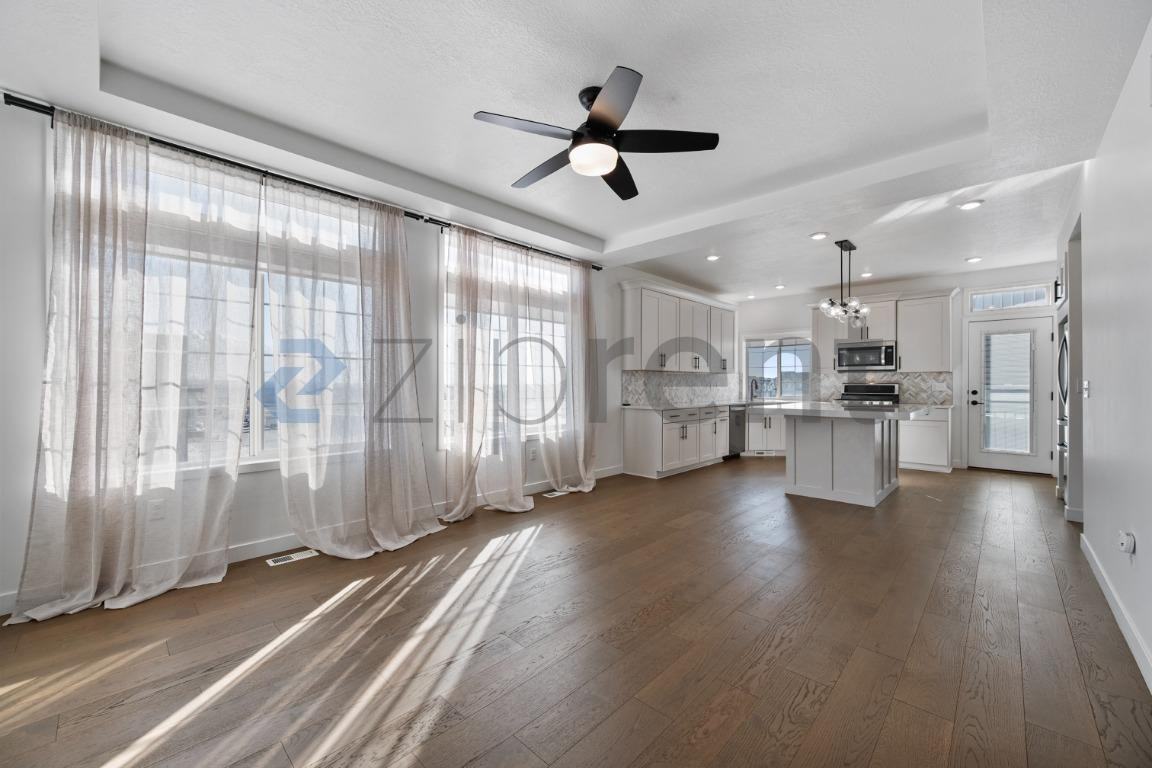 4249 W Bromwell Ct - Photo 6 of 32