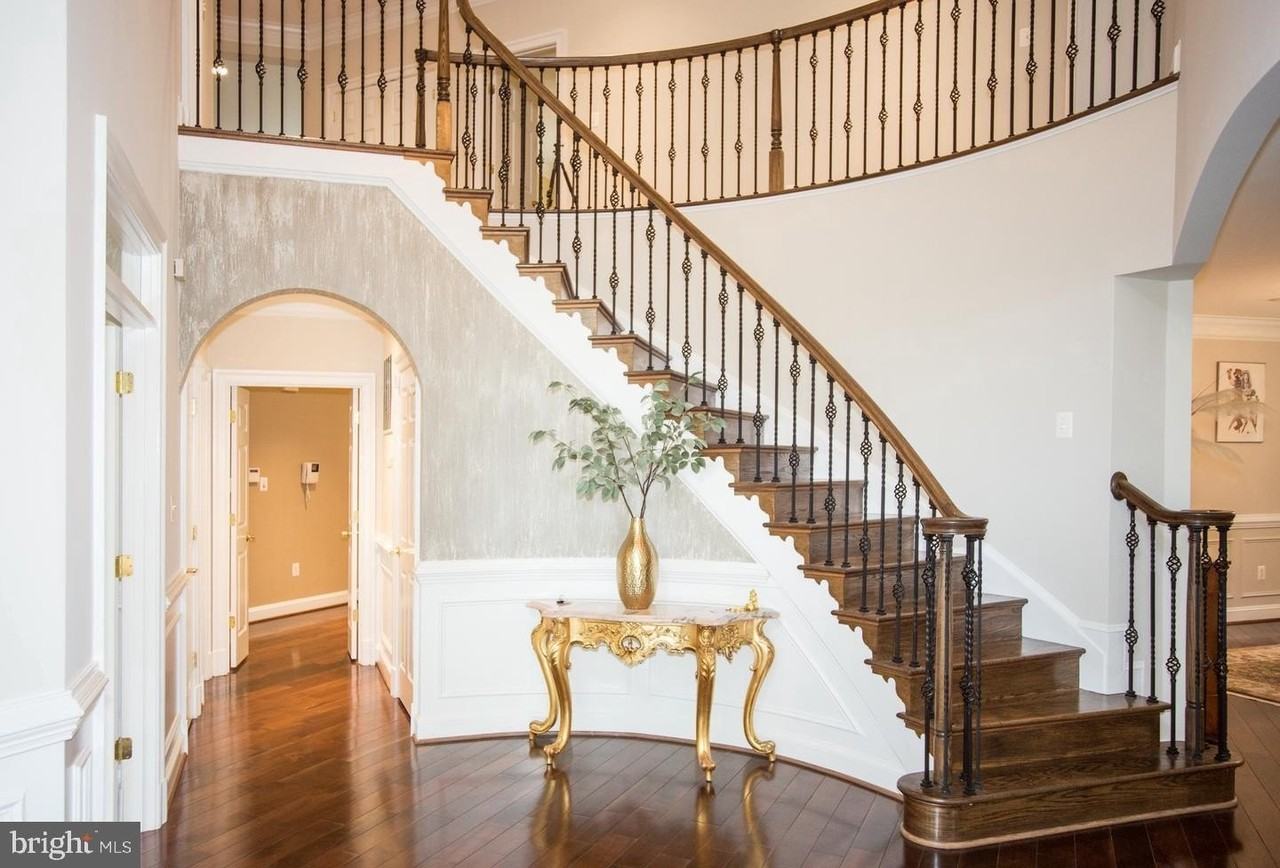 6125 Old Dominion Dr - Photo 3 of 38