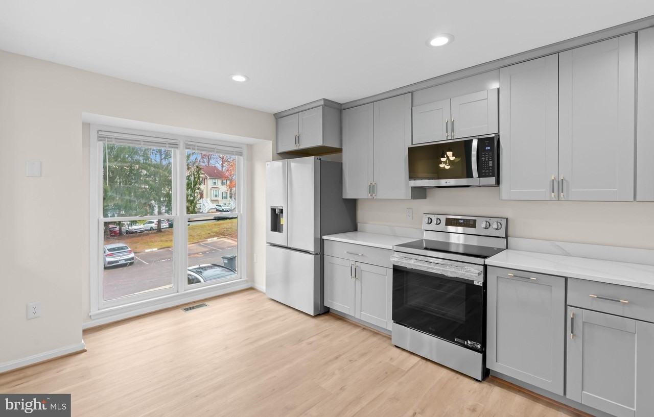 13920 Baton Rouge Ct - Photo 3 of 45