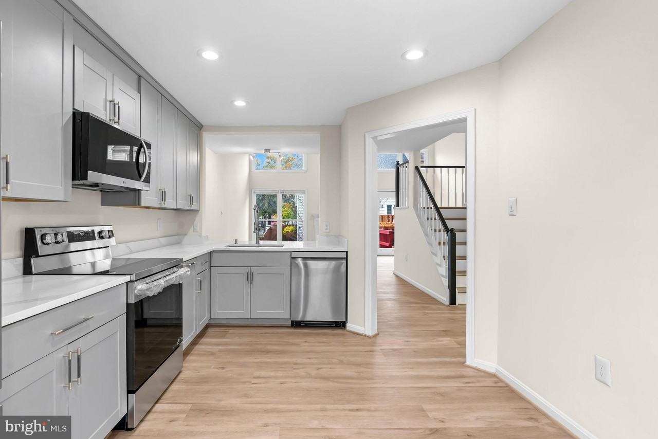 13920 Baton Rouge Ct - Photo 4 of 45