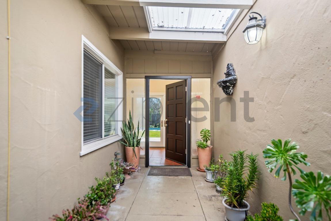 16498 Los Gatos Almaden Rd - Photo 4 of 31