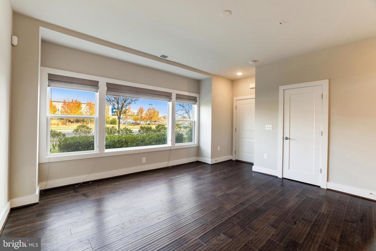 44752 Tiverton Sq - Photo 4 of 28