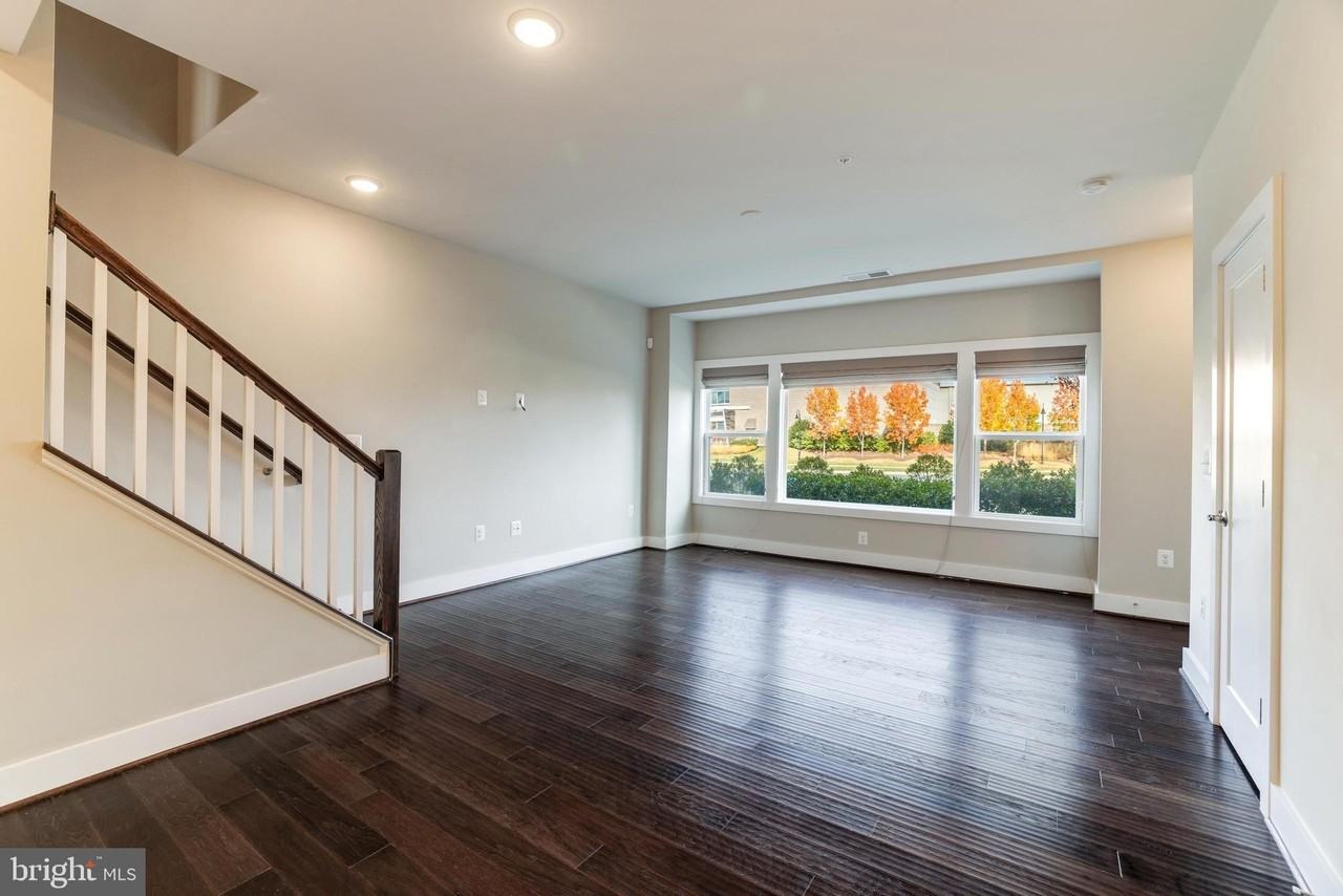 44752 Tiverton Sq - Photo 5 of 28