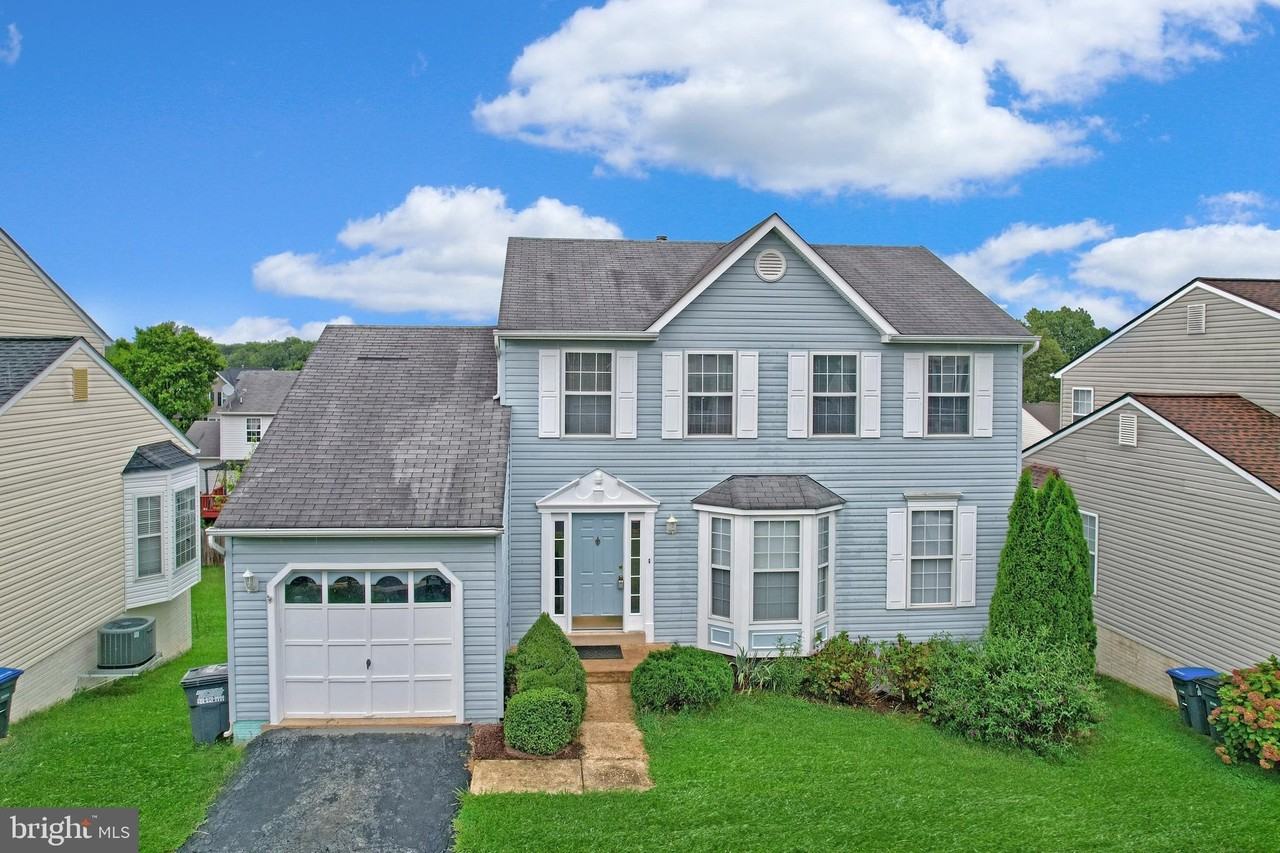 16 Varone Dr - Photo 4 of 47