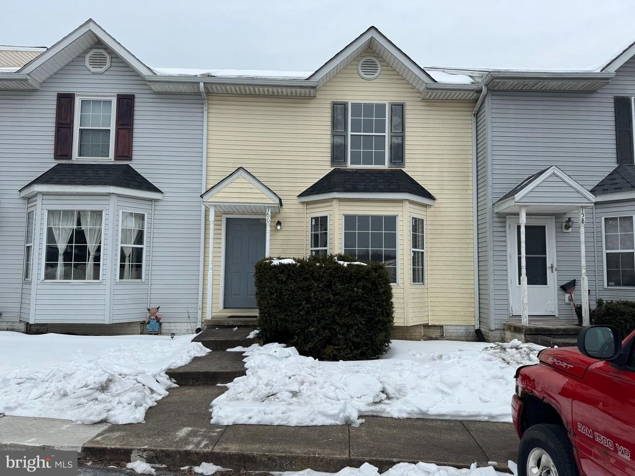 160 Stadium Cir - Photo 2 of 29