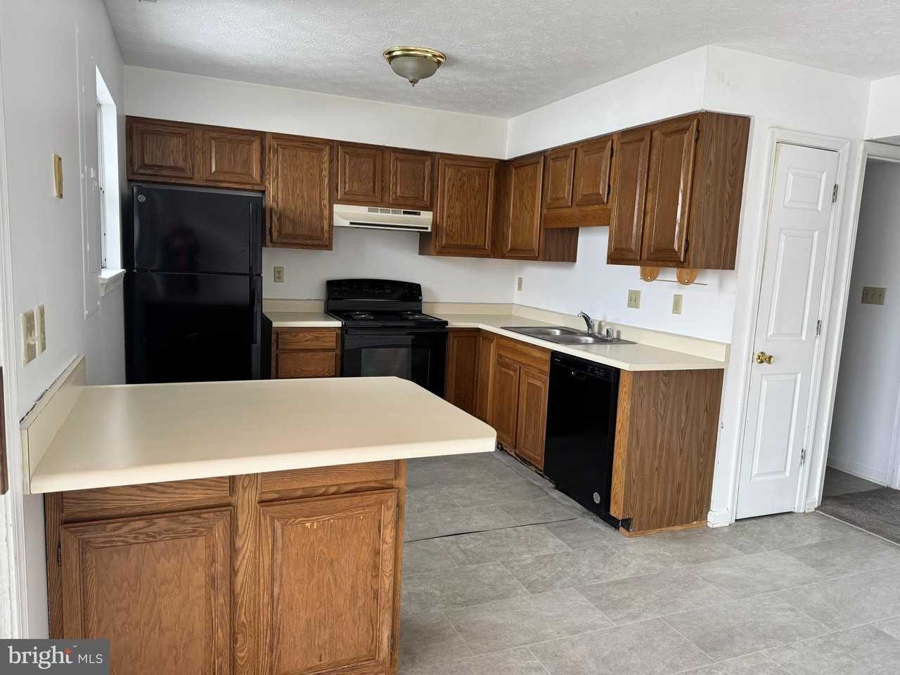 160 Stadium Cir - Photo 7 of 29