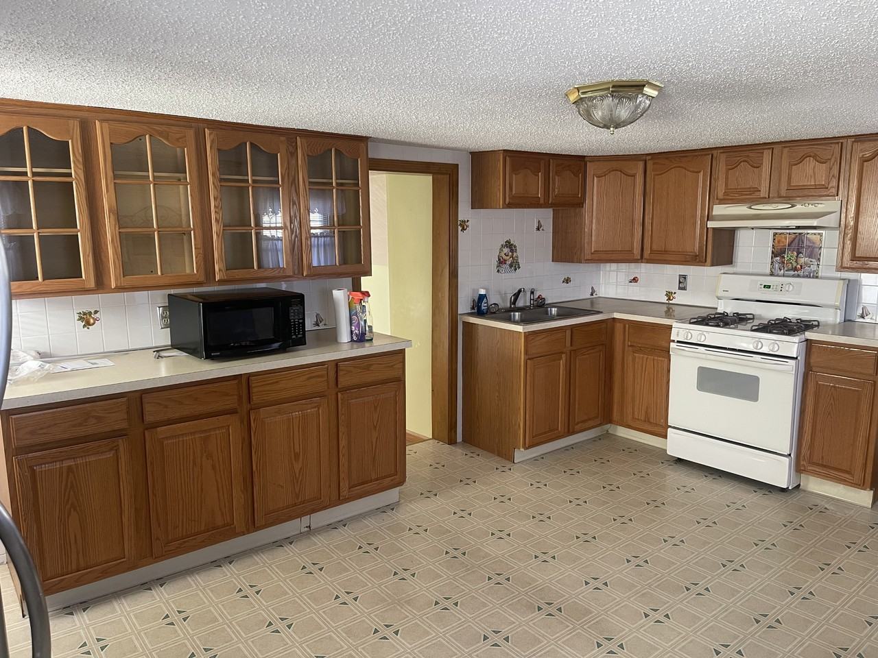 81 Titus St - Photo 3 of 10