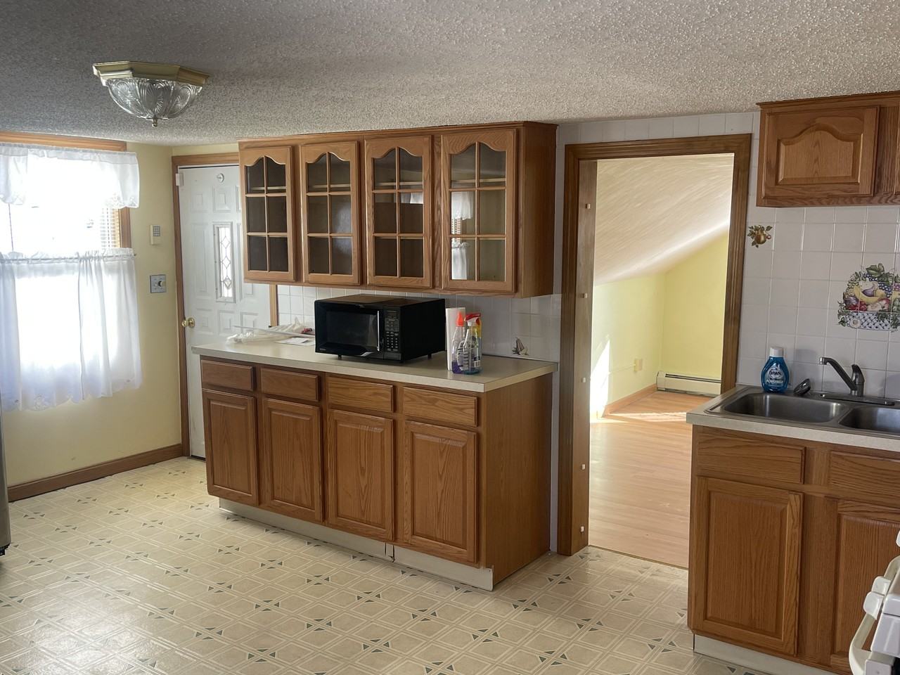 81 Titus St - Photo 4 of 10