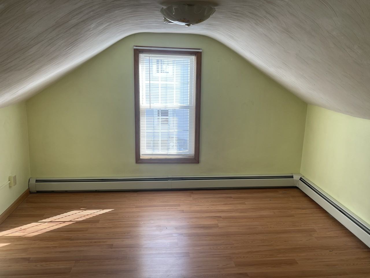 81 Titus St - Photo 6 of 10