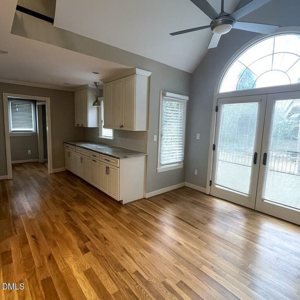 417 Maylands Ave - Photo 4 of 14