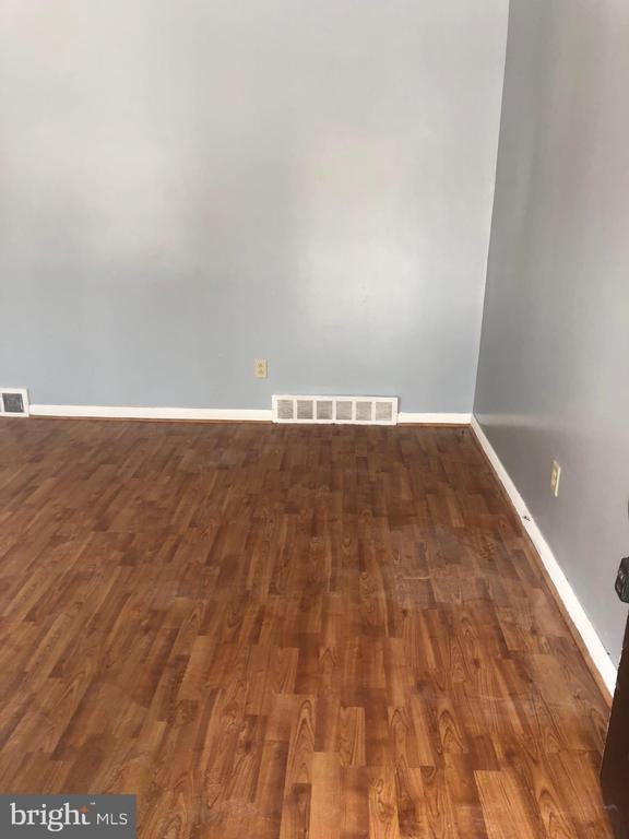 8550 Tolbut St - Photo 4 of 24