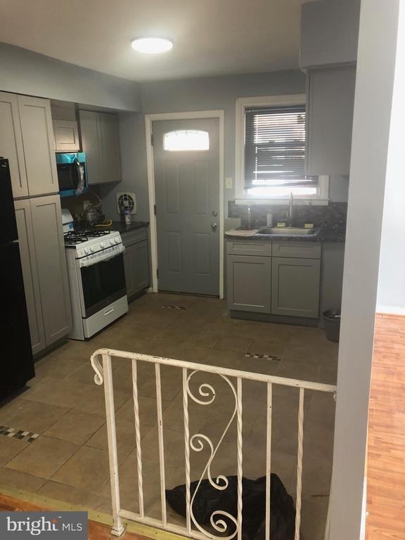 8550 Tolbut St - Photo 7 of 24