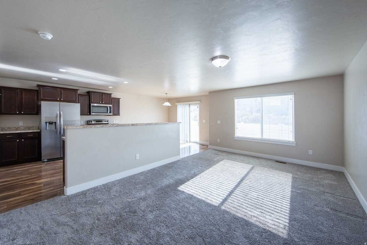 757 W Gallant Dr - Photo 2 of 12