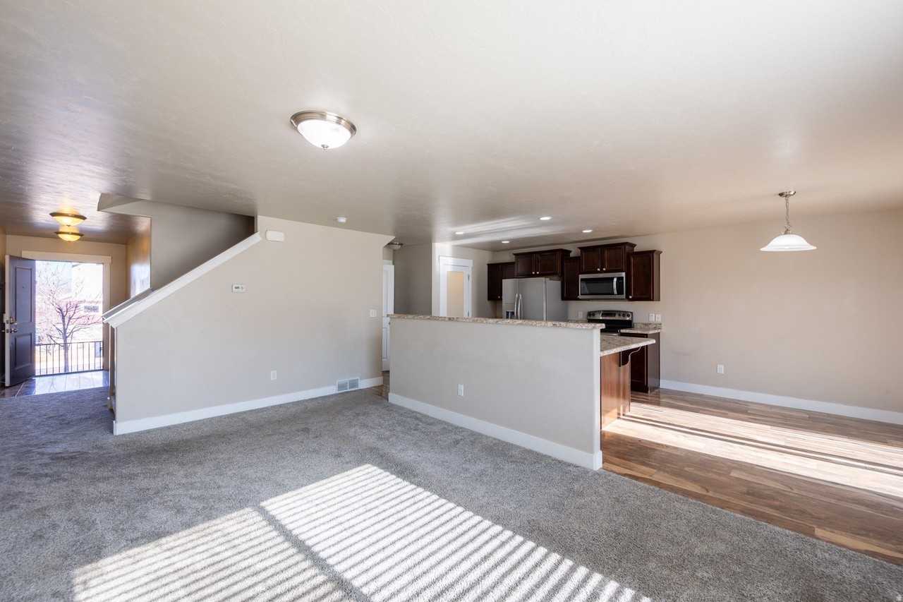 757 W Gallant Dr - Photo 3 of 12