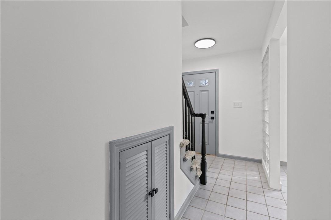 546 Carriage Cir - Photo 4 of 29