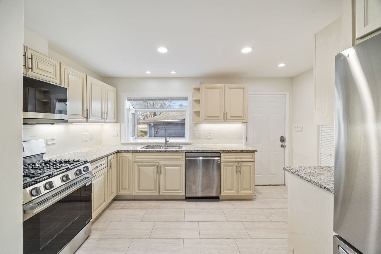 503 S Benton St - Photo 5 of 20