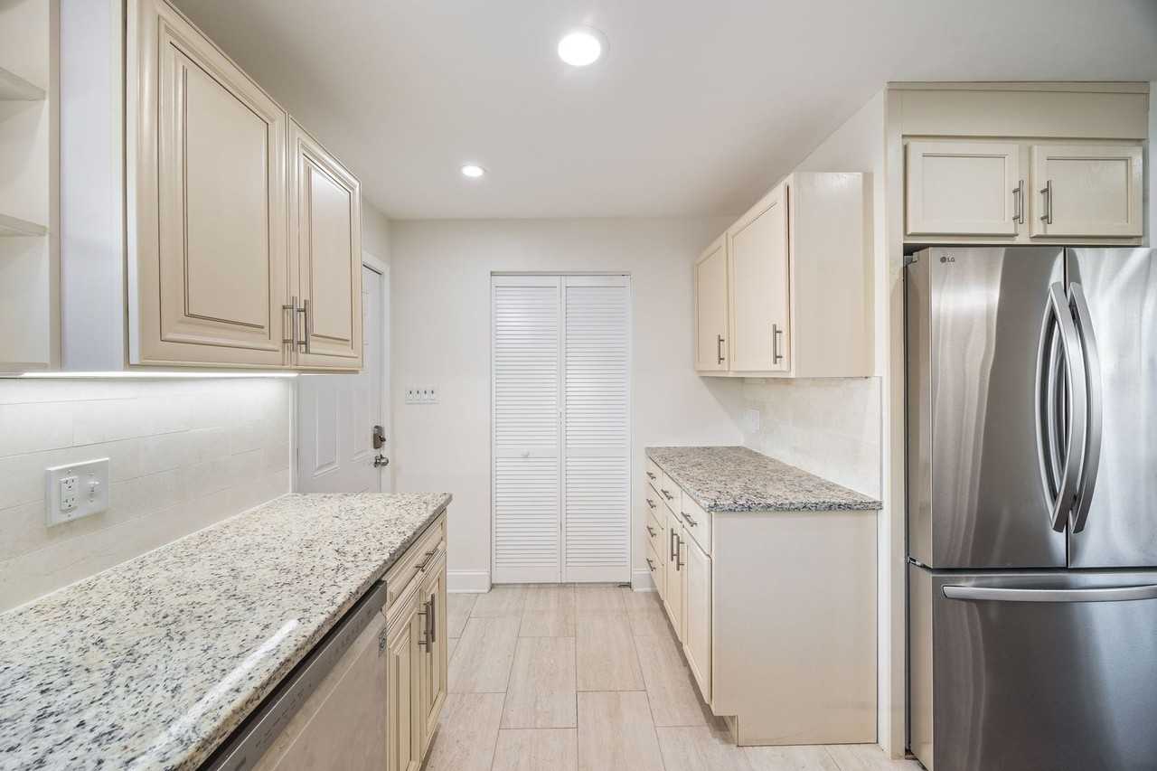 503 S Benton St - Photo 6 of 20