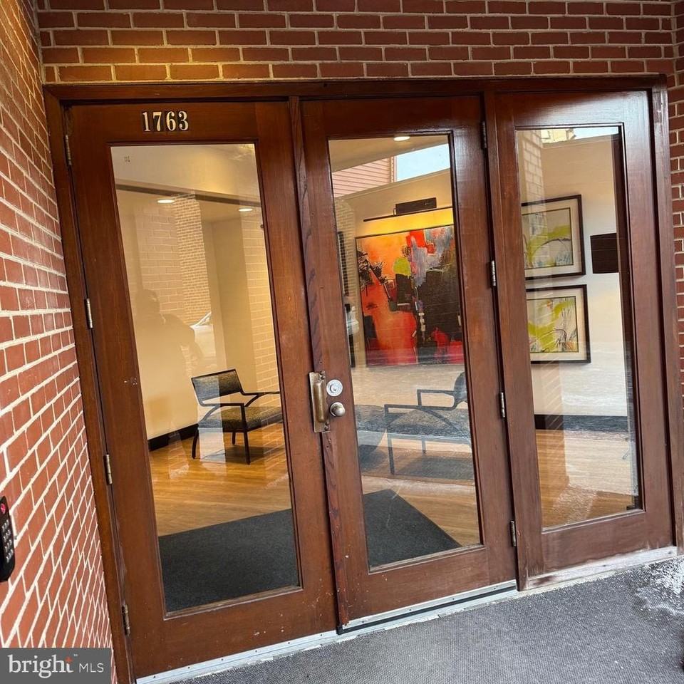 1763 Columbia Rd Nw ##305 - Photo 3 of 19