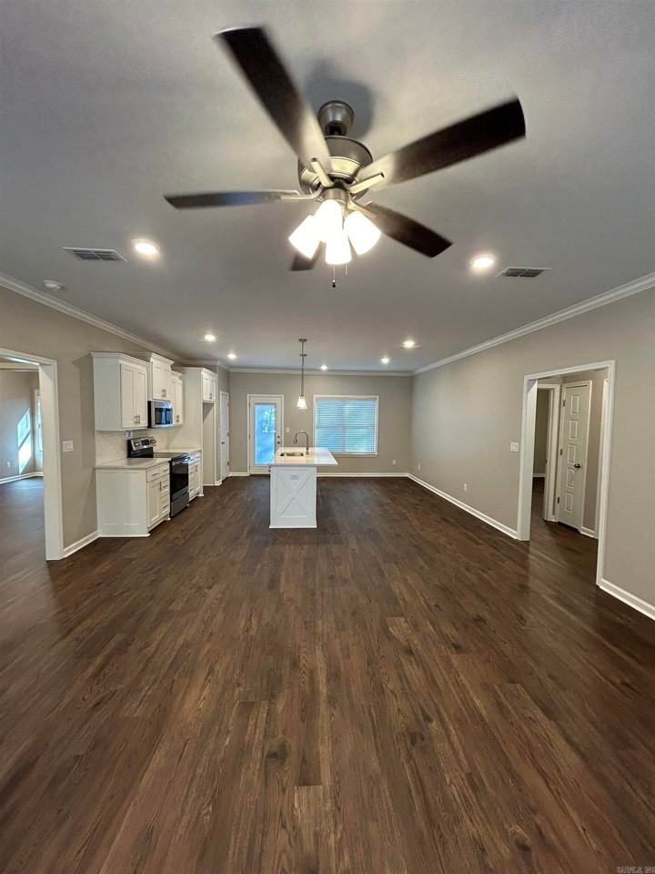 121 Stonebriar Dr - Photo 2 of 15