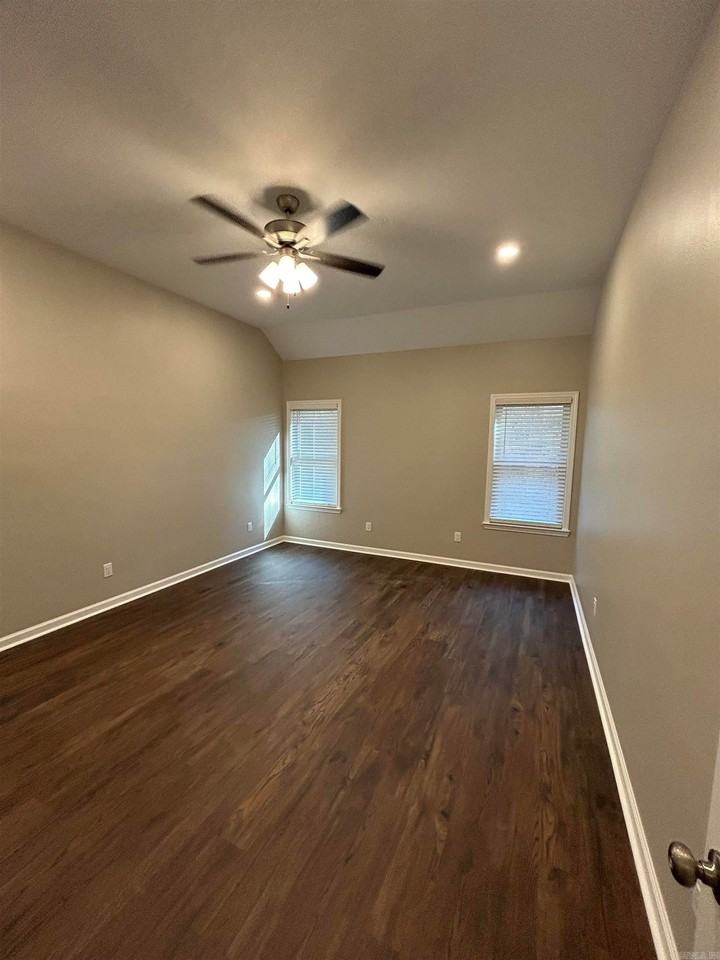 121 Stonebriar Dr - Photo 5 of 15