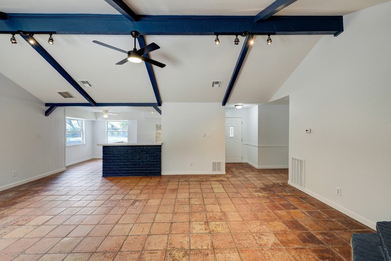 9006 Stone Brook Ln - Photo 3 of 14