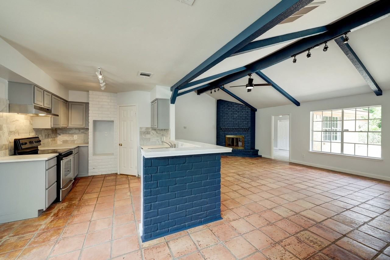 9006 Stone Brook Ln - Photo 4 of 14