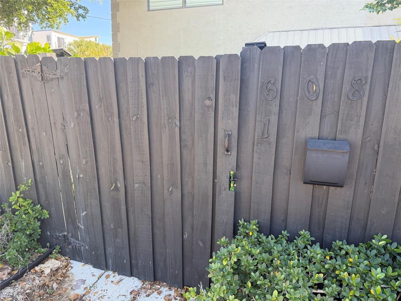 608 Ne 29th Dr - Photo 5 of 27