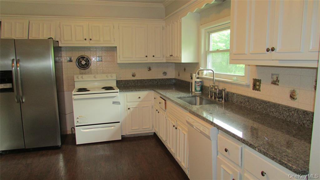 19 FENMORE Unit #FL 1 - Photo 3 of 5