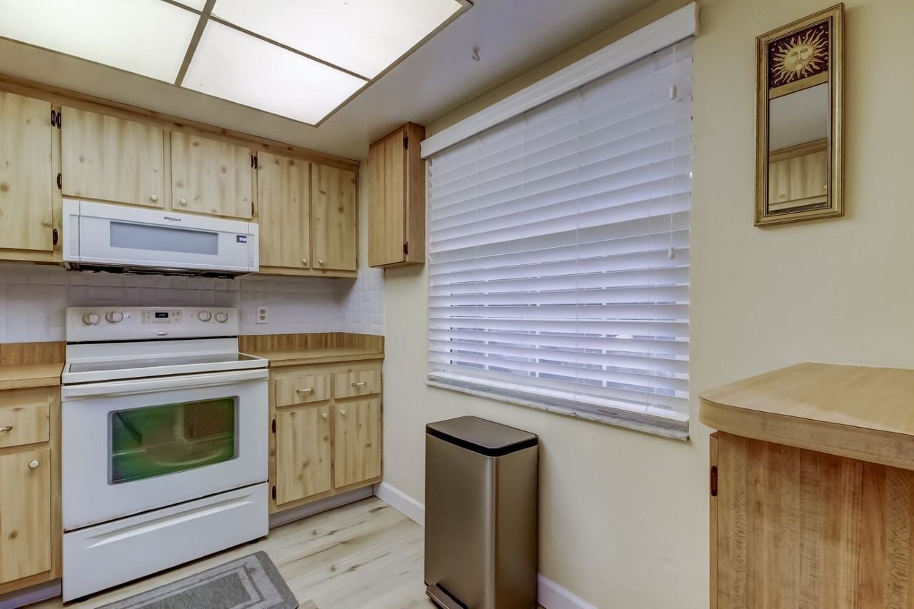 601 N Hercules Ave - Photo 7 of 46