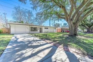 featured image of 206 Crestview Dr