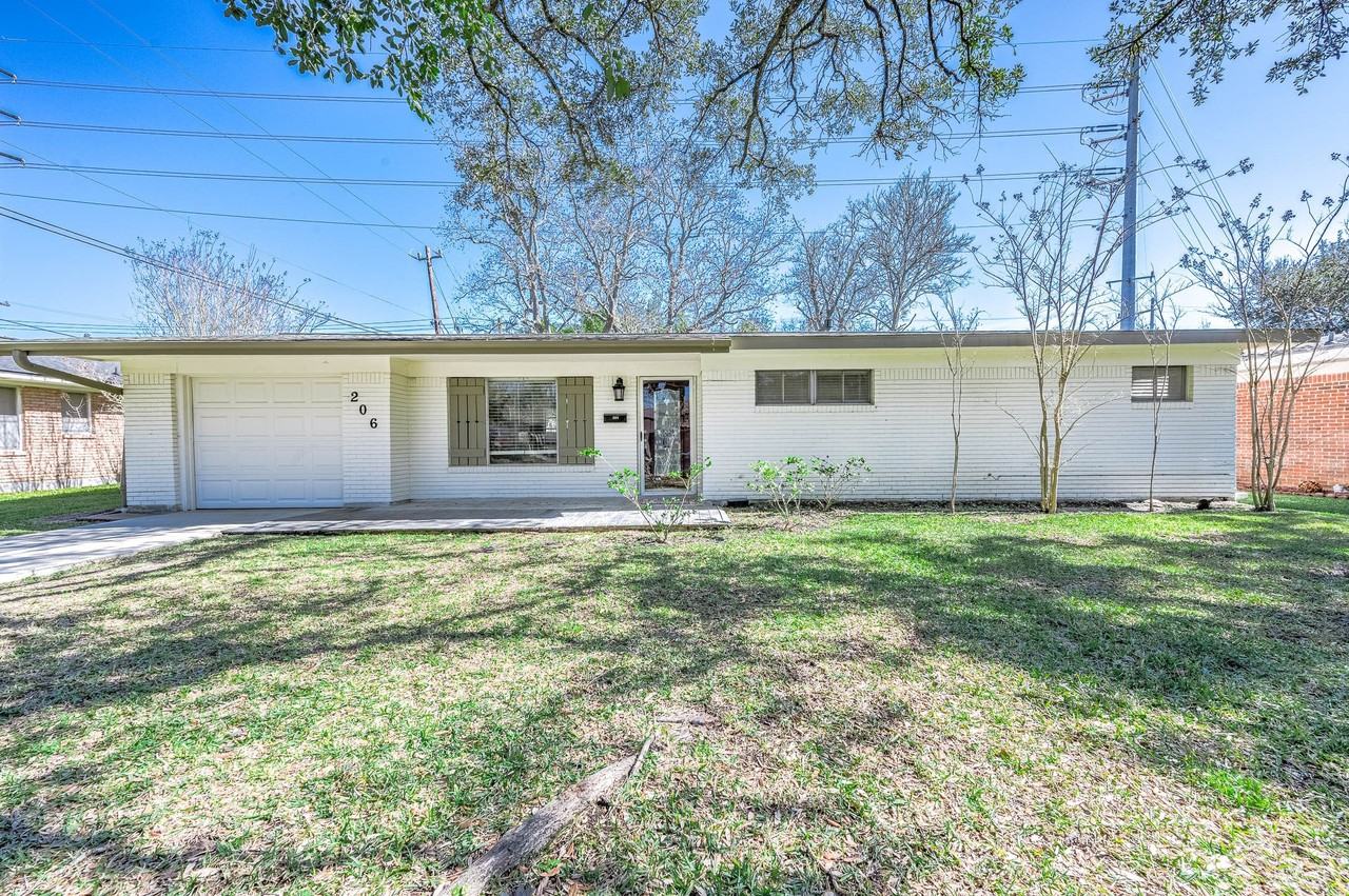 206 Crestview Dr - Photo 4 of 28