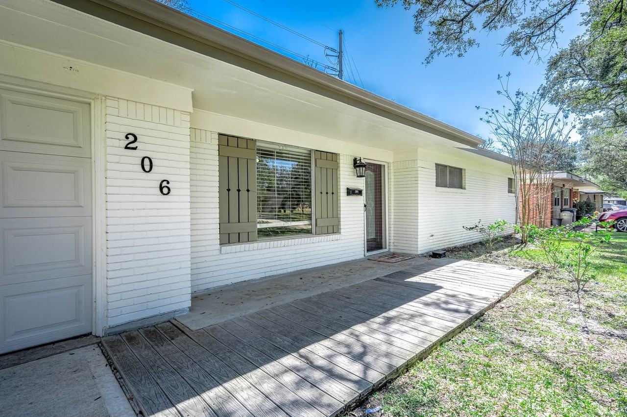 206 Crestview Dr - Photo 5 of 28