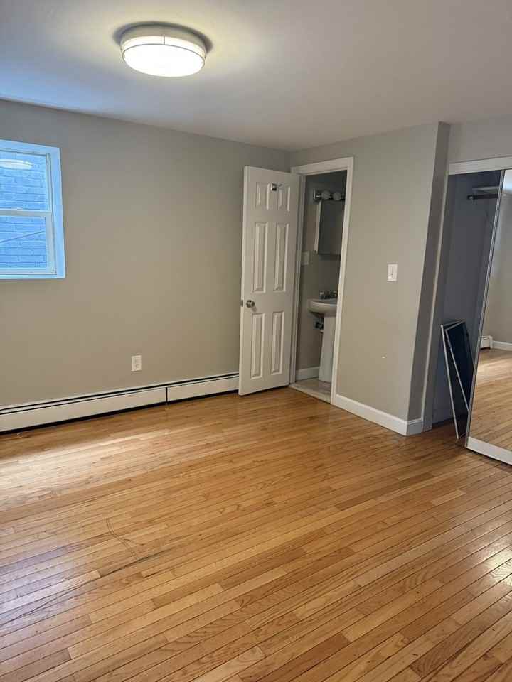 295 Shirley St - Photo 6 of 9