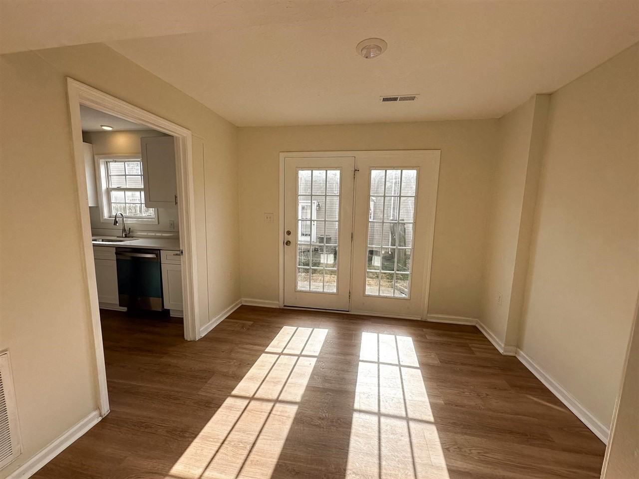 1225 N Lee Dr - Photo 3 of 14