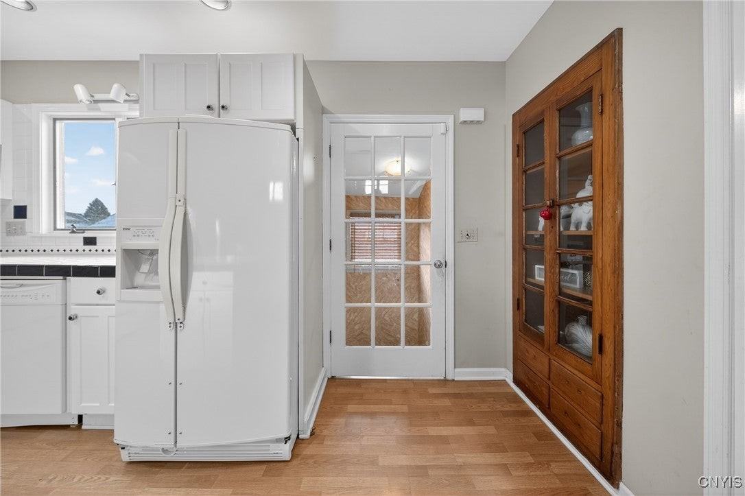 2340 Court St - Photo 3 of 28