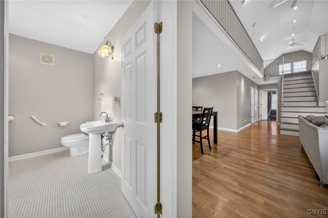 2340 Court St - Photo 4 of 28