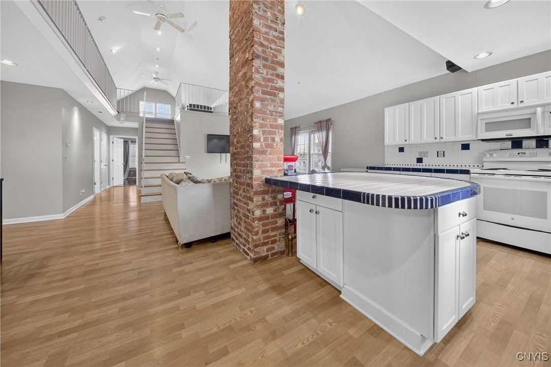 2340 Court St - Photo 6 of 28