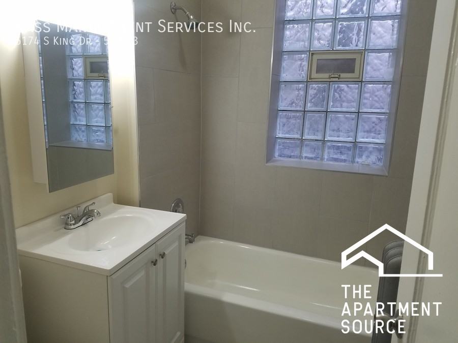 5174 S King Dr #3 - Photo 6 of 8