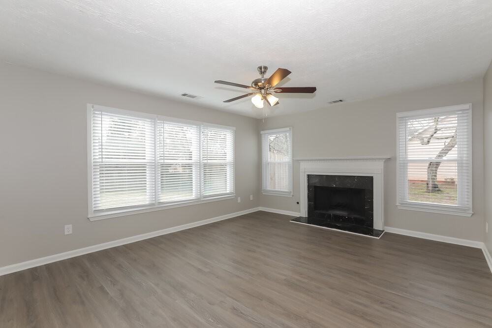 2403 Scarlet Ln Se - Photo 5 of 20