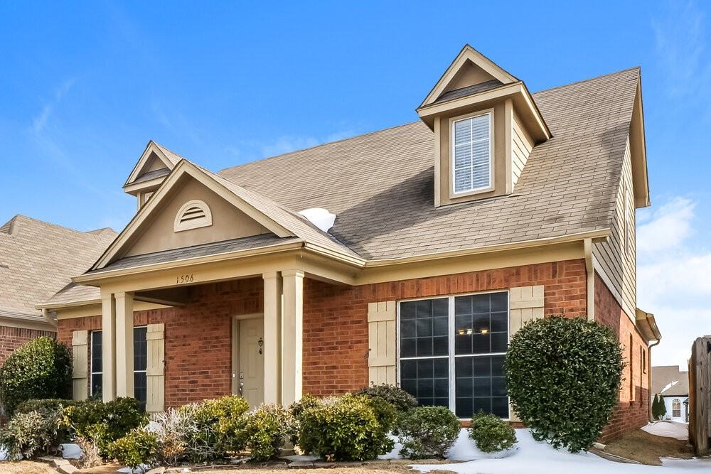 1506 Lawson Dr - Photo 4 of 17