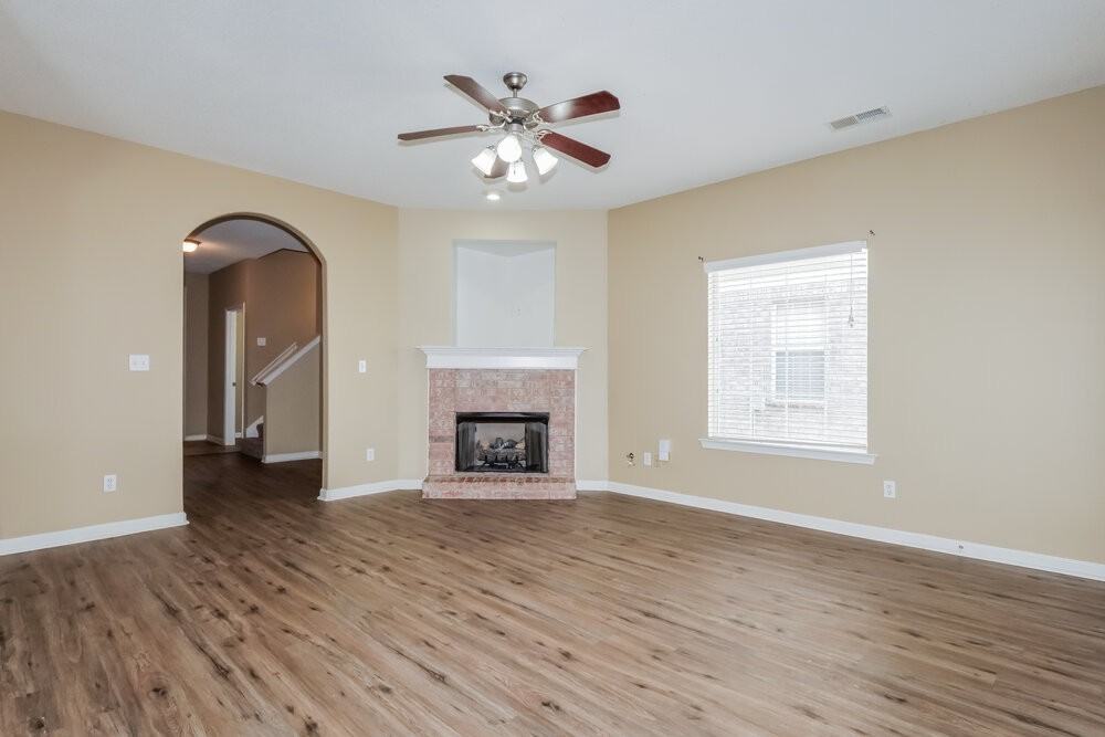 1498 Lawson Dr - Photo 4 of 17