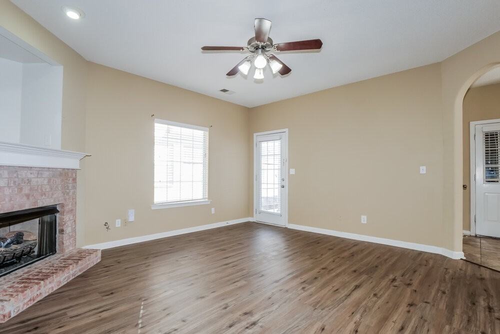 1498 Lawson Dr - Photo 5 of 17