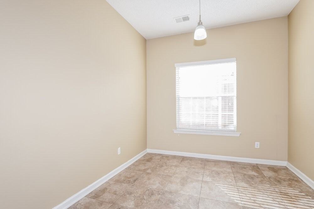 1498 Lawson Dr - Photo 6 of 17