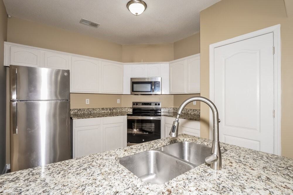 1498 Lawson Dr - Photo 7 of 17