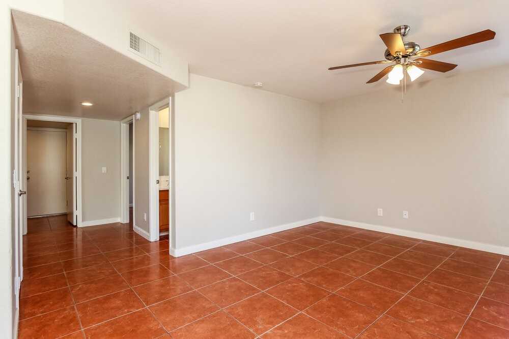 14317 N 75th Dr - Photo 4 of 20